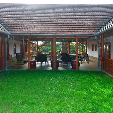 Nyakiglab Villa Szegi Exteriör bild