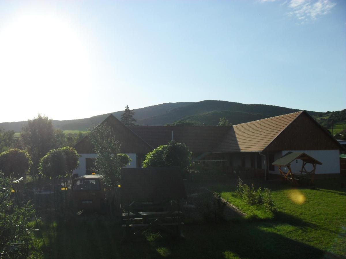 Nyakiglab Villa Szegi Exteriör bild