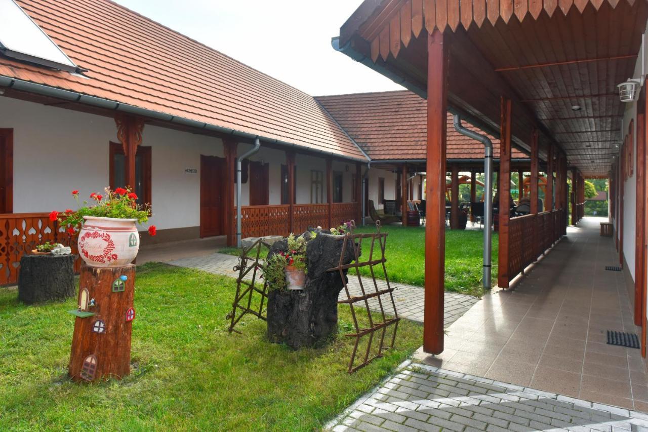 Nyakiglab Villa Szegi Exteriör bild