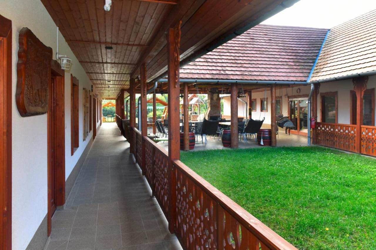 Nyakiglab Villa Szegi Exteriör bild