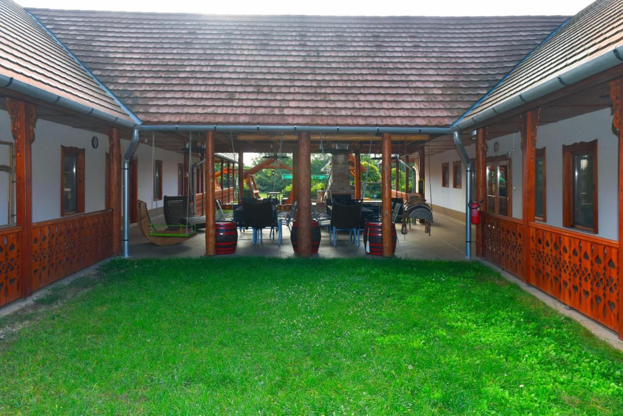 Nyakiglab Villa Szegi Exteriör bild